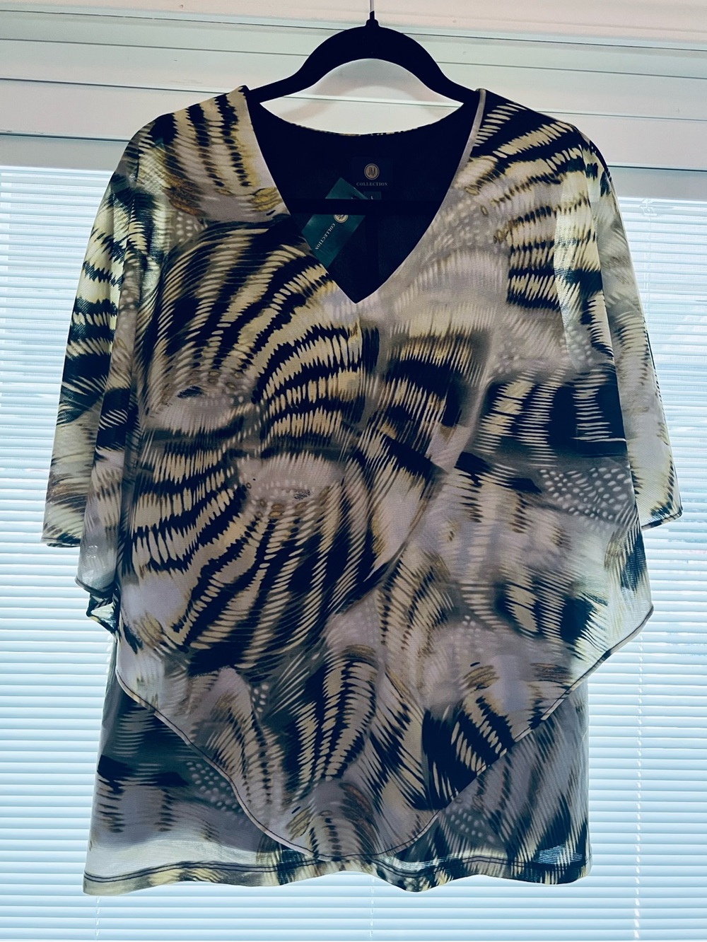 JM Collection Layered V-Neck Women’s Top in Black and Cream NWT L